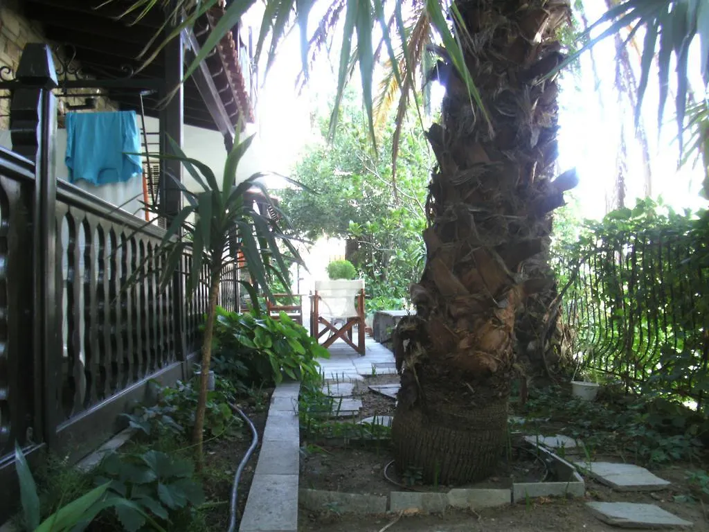 Papatzikos Traditional Guesthouse Néos Marmarás Aparthotel