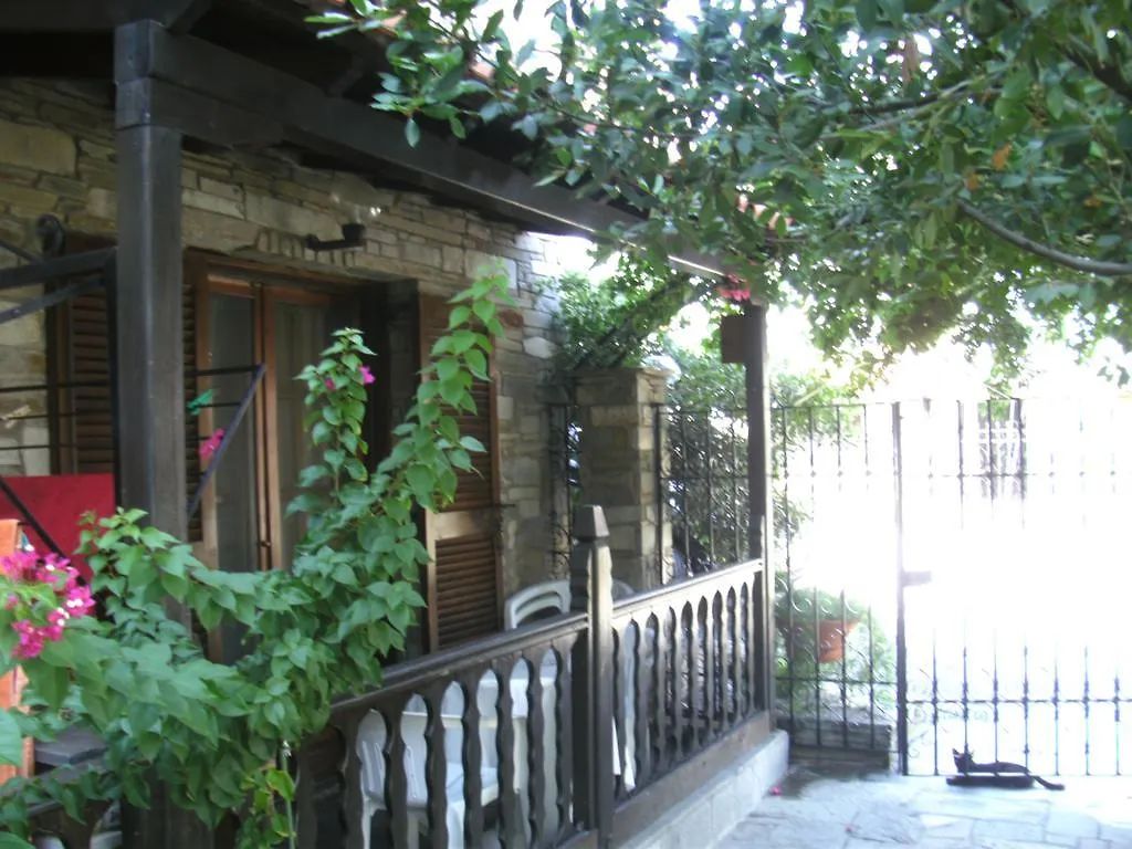 Papatzikos Traditional Guesthouse Néos Marmarás 2*,  Griechenland