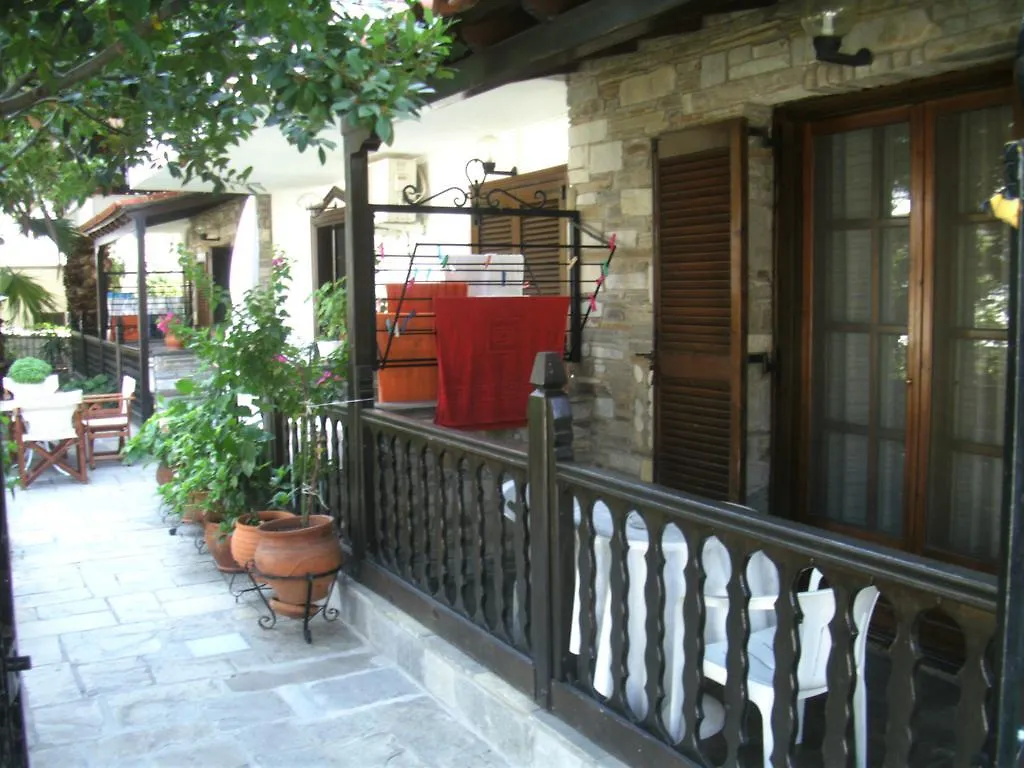 Papatzikos Traditional Guesthouse Néos Marmarás